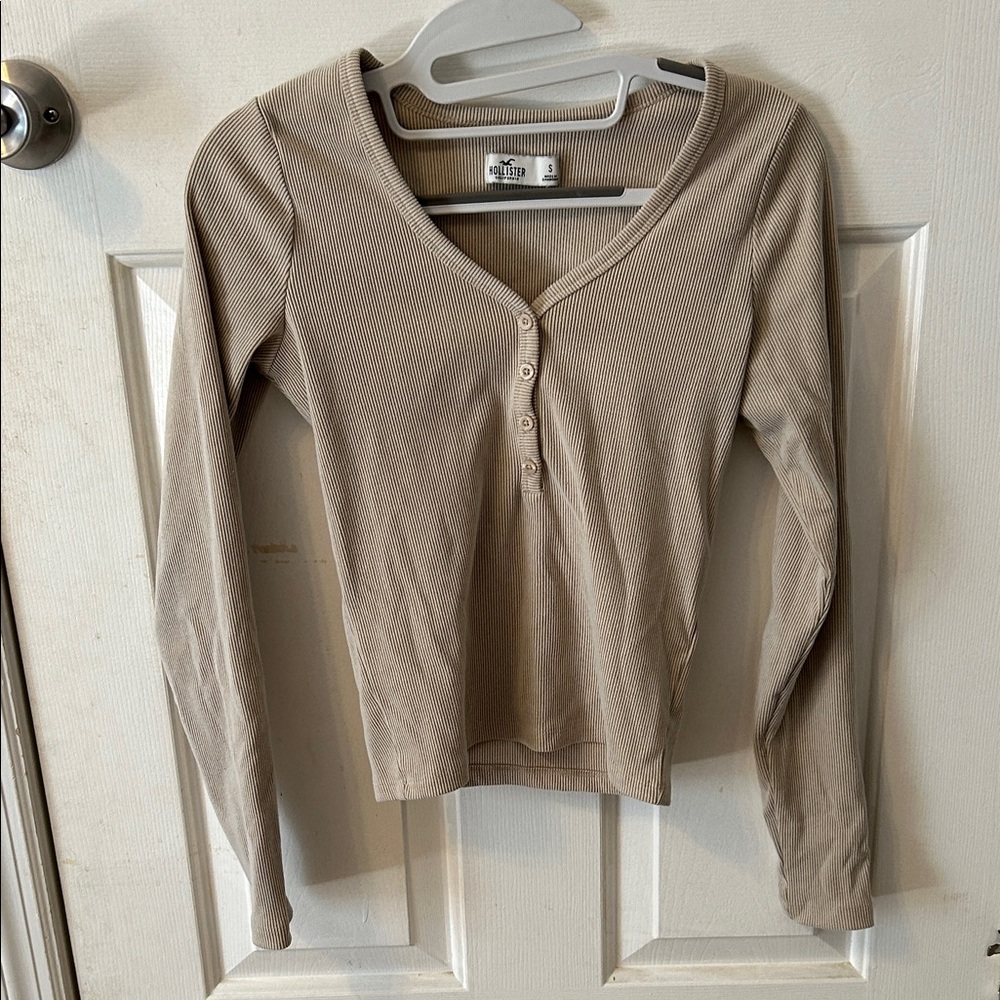 Hollister Light Brown Long Sleeve Blouse
Size: Small